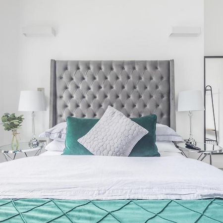 Elegant Apartment Milton Keynes Bagian luar foto