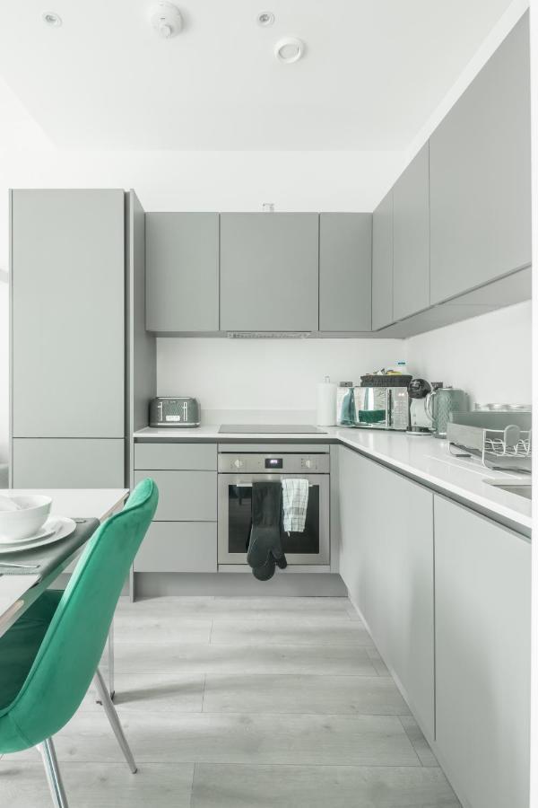 Elegant Apartment Milton Keynes Bagian luar foto
