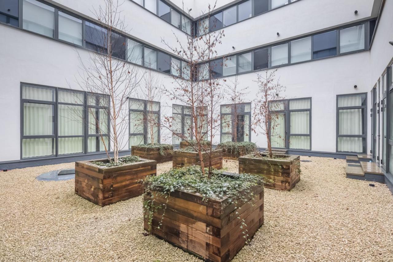 Elegant Apartment Milton Keynes Bagian luar foto